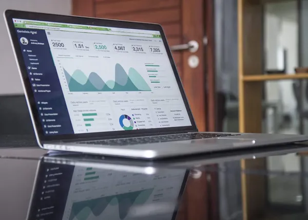 Descubra 4 maneiras de potencializar o monitoramento de concorrentes e oportunidades no mercado mineral